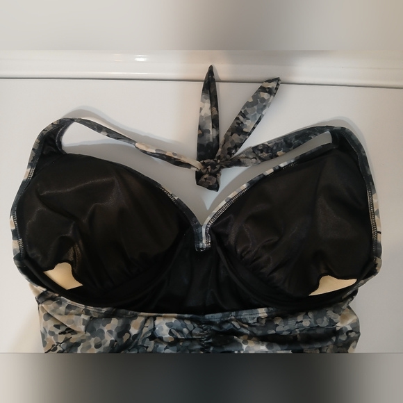 Aerin Rose Slimming 1 Piece Underwire Halter Swimsuit NWOT - Picture 12 of 16